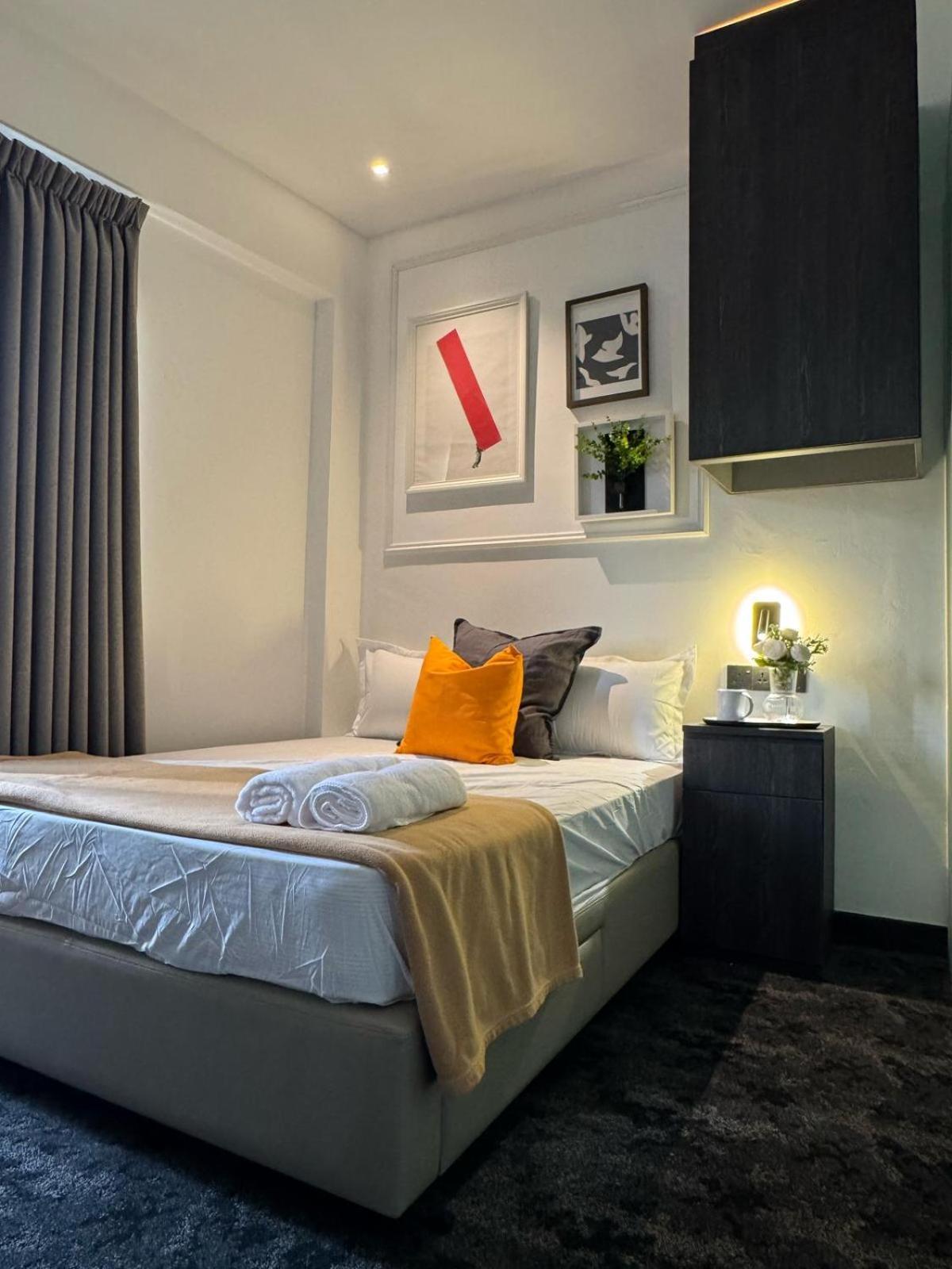 545 Residences - Extended Property-- Min 6 Nights Khách sạn